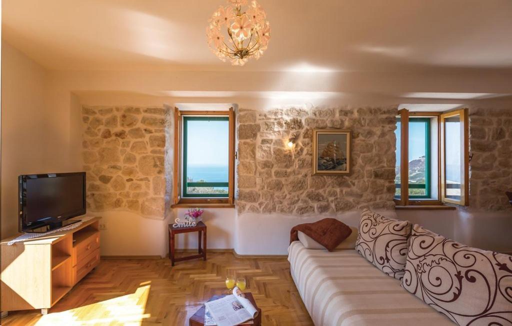 Vacation Apartments Feniks Tucepi Exterior photo