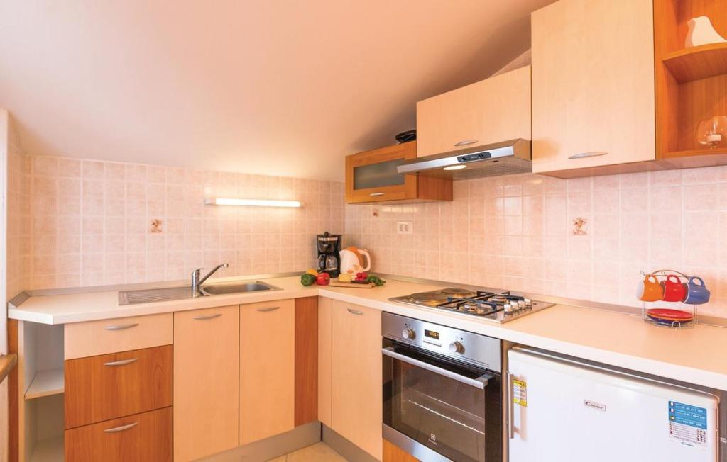 Vacation Apartments Feniks Tucepi Exterior photo
