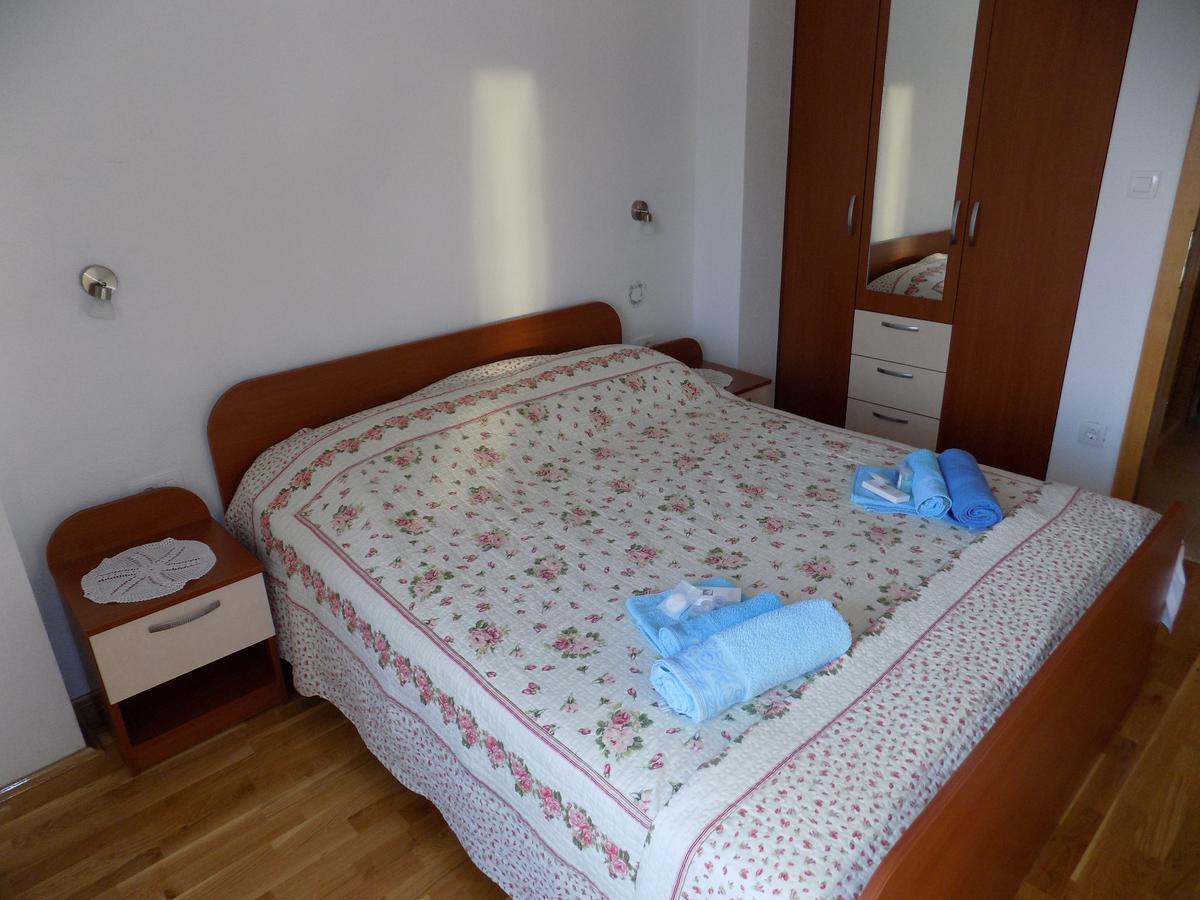 Vacation Apartments Feniks Tucepi Exterior photo
